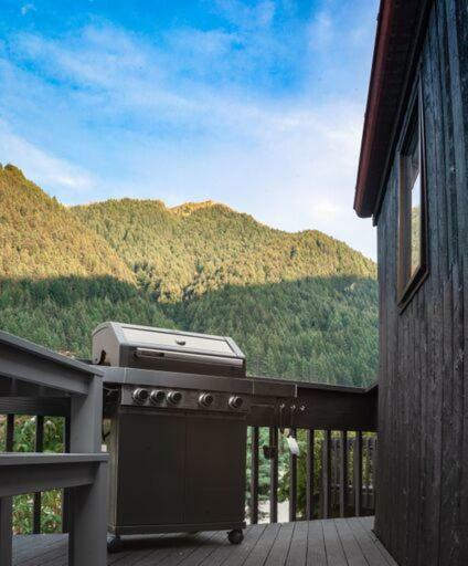 Central, Modern Loft Style Home - 2 Min Walk From Town Queenstown Bagian luar foto