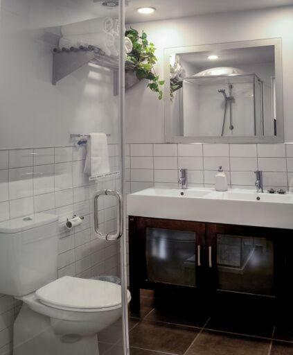 Central, Modern Loft Style Home - 2 Min Walk From Town Queenstown Bagian luar foto