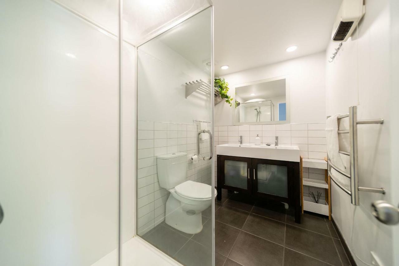 Central, Modern Loft Style Home - 2 Min Walk From Town Queenstown Bagian luar foto